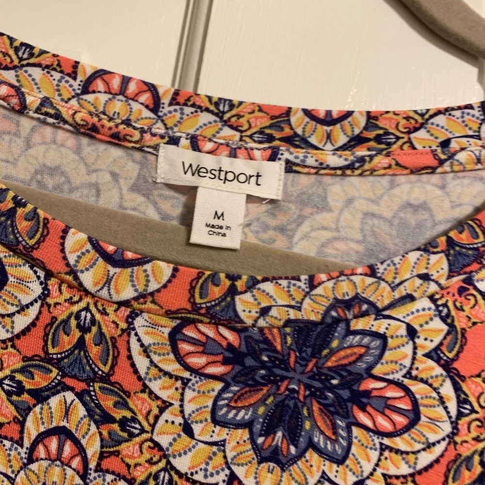 NWOT! Westport Patterned blouse with knot detail - Picture 2 of 4